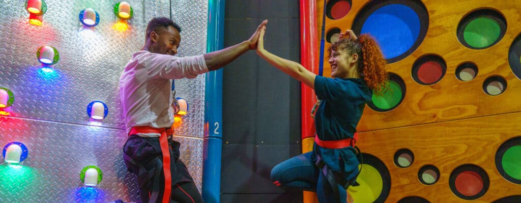 On s'encourage au Clip 'n Climb - Crédit Lasting Motion